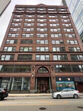 161 W Harrison St, Unit 504 in Chicago, IL - Foto de edificio - Building Photo