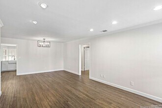 2611 Eisenhauer Rd in San Antonio, TX - Building Photo - Building Photo