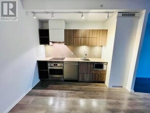 125-1125 Peter St in Toronto, ON - Building Photo - Building Photo