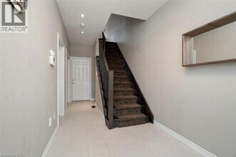 215 Dundas St E in Hamilton, ON - Building Photo - Building Photo