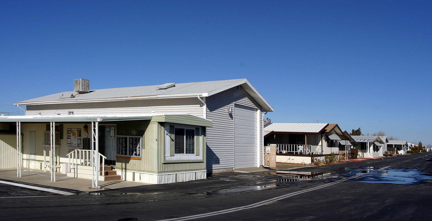 Sherwood Senior Mobile Home Park in Lancaster, CA - Building Photo