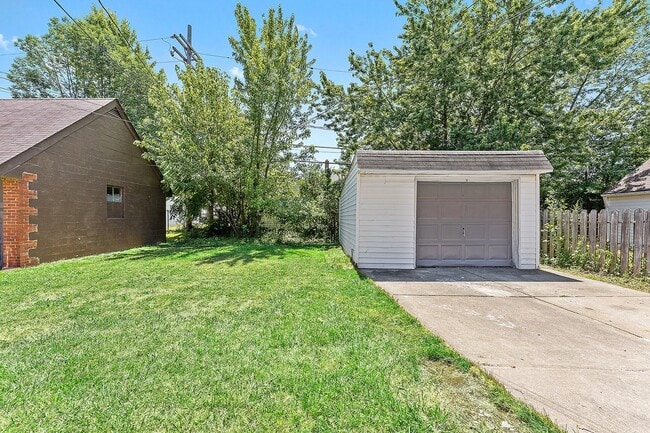 21130 Morris Ave in Euclid, OH - Building Photo - Building Photo