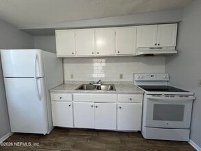 3254 Phyllis St in Jacksonville, FL - Building Photo - Building Photo