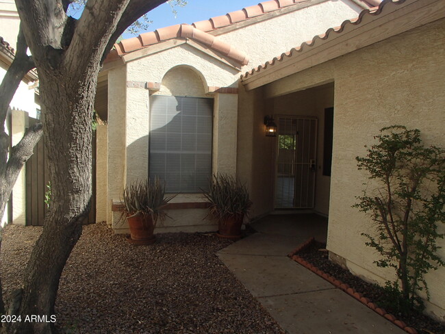 1612 E Villa Theresa Dr in Phoenix, AZ - Building Photo - Building Photo