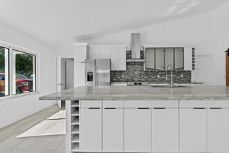 2313 SE Mariposa Ave in Port St. Lucie, FL - Building Photo - Building Photo