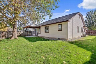 863 S Otter Ave in Meridian, ID - Foto de edificio - Building Photo