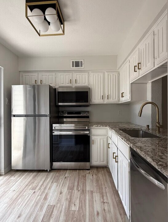14800 Enterprise Dr in Farmers Branch, TX - Building Photo