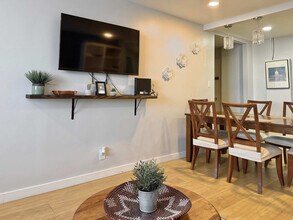 215 Piedmont Ave NE in Atlanta, GA - Foto de edificio - Building Photo