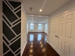 7 Green St in Huntington, NY - Building Photo - Building Photo