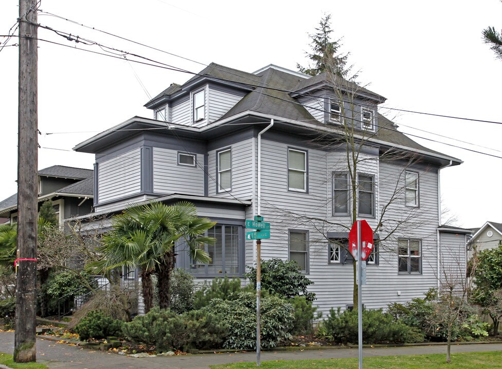 Howell Street Condo in Seattle, WA - Foto de edificio