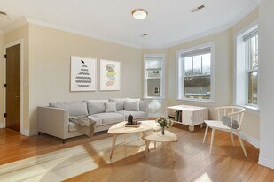 4861 N Hermitage Ave, Unit 1E in Chicago, IL - Building Photo