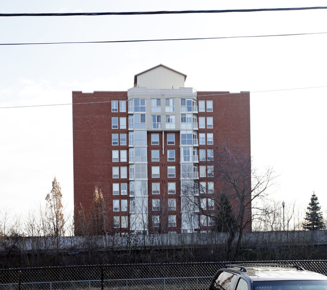 60 Old Mill Rd in Oakville, ON - Building Photo - Building Photo