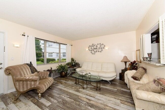 59 Bedford E in West Palm Beach, FL - Building Photo - Building Photo