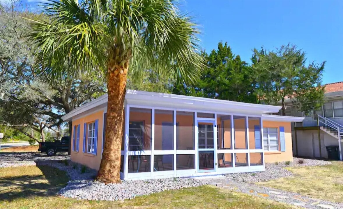524 Hillside Dr S in North Myrtle Beach, SC - Building Photo