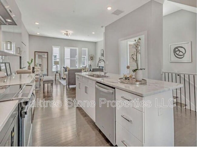 property at 456 Parkway Dr NE