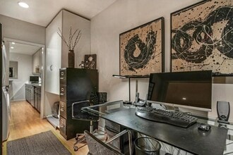 8550 Holloway Dr, Unit 305 in West Hollywood, CA - Building Photo - Building Photo