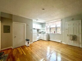 18 Garden St in Boston, MA - Building Photo