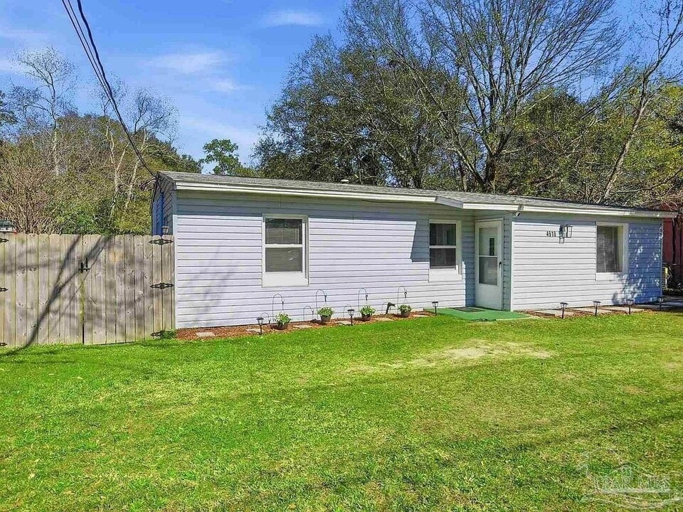 4918 Lillian Hwy in Pensacola, FL - Building Photo