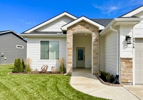 4916 Plumthicket Dr in Manhattan, KS - Building Photo