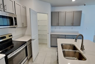 76 Citrine Lp in Kissimmee, FL - Foto de edificio - Building Photo