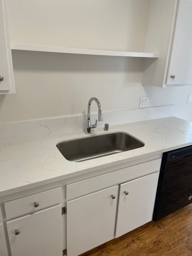 property at 18602 Del Rio Pl