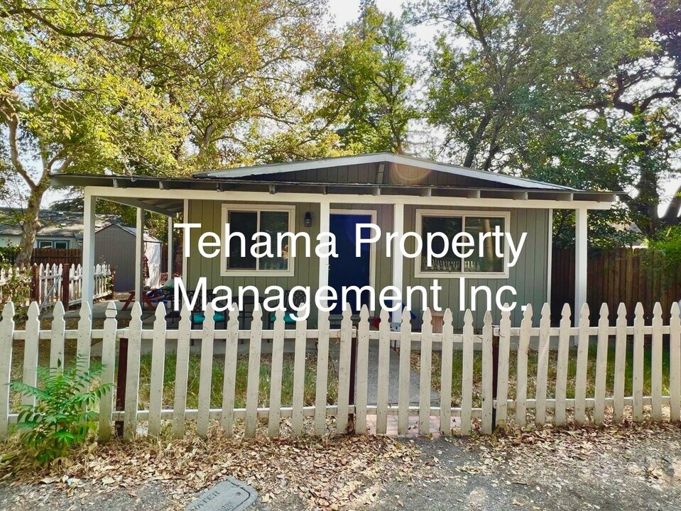 320 Lincoln St in Red Bluff, CA - Building Photo