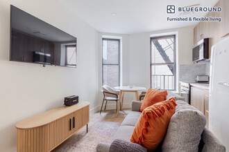 82 Washington Pl in New York, NY - Building Photo - Building Photo