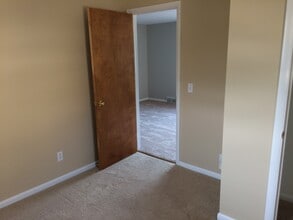 402 McKinley Street, Unit Apt 3 in East Rochester, NY - Building Photo - Building Photo