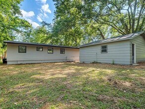 2204 Berkshire Dr in Tallahassee, FL - Building Photo - Building Photo