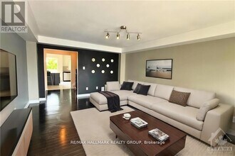 2011 Madrid Ave in Ottawa, ON - Building Photo - Building Photo