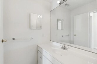 631 Tarpon Ave in Fernandina Beach, FL - Foto de edificio - Building Photo
