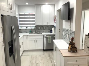 369 Waterside Dr in Hypoluxo, FL - Building Photo - Building Photo