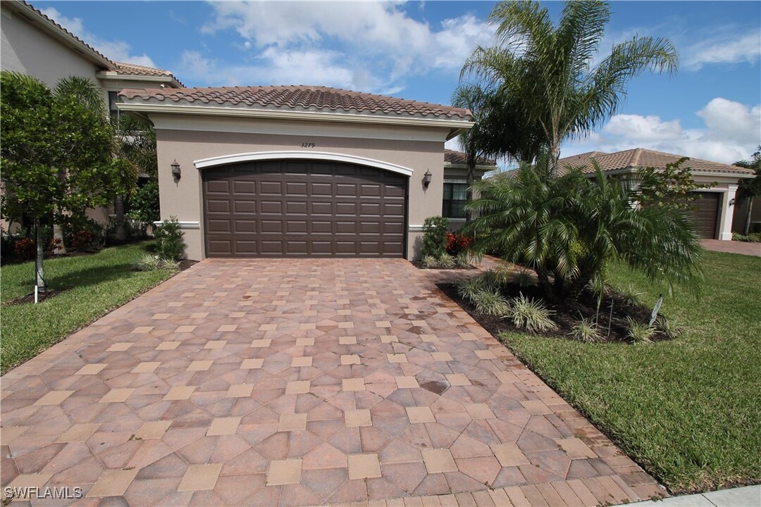 3279 Tahoe Ct in Naples, FL - Foto de edificio