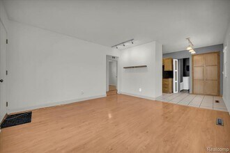 26435 Tawas St in Madison Heights, MI - Foto de edificio - Building Photo