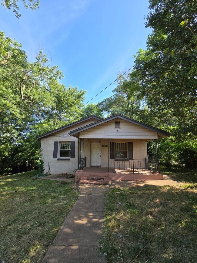 property at 1521 W State St