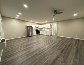 107 W Biddle St in Gordon, PA - Foto de edificio - Building Photo