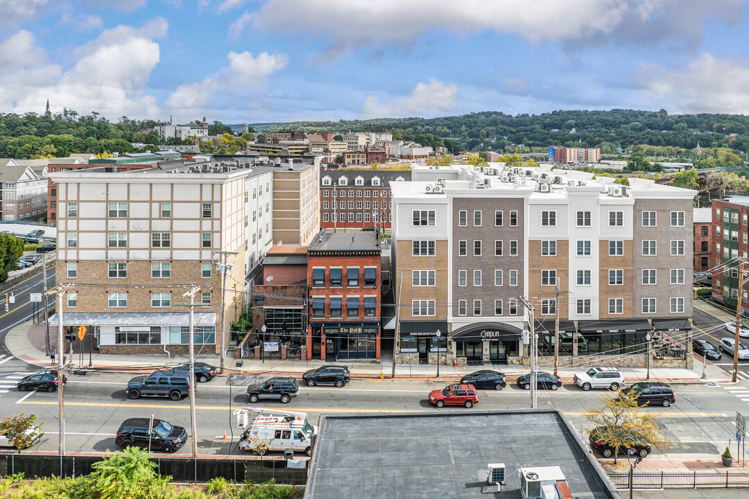 Bridge Street Commons in Shelton, CT - Building Photo