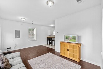 4813 Calvert Rd in College Park, MD - Foto de edificio - Building Photo