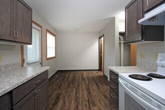 Cascade Apartments in Fergus Falls, MN - Building Photo - Building Photo