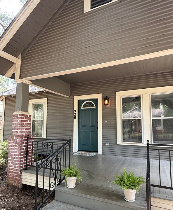 920 Ferguson St in Nacogdoches, TX - Building Photo