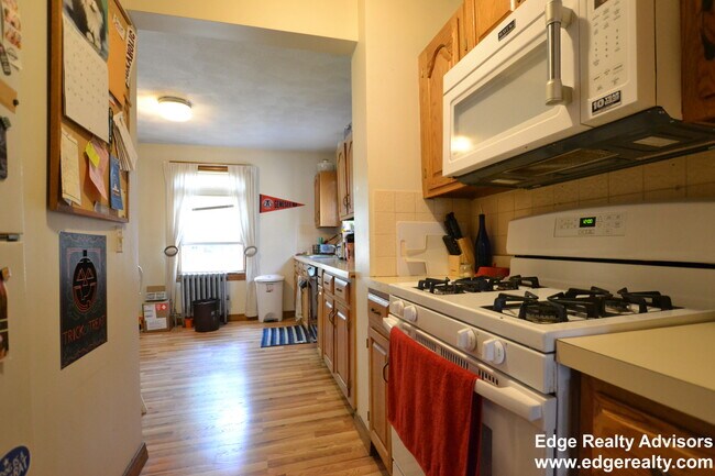 55 Brock St, Unit 1 in Boston, MA - Foto de edificio - Building Photo