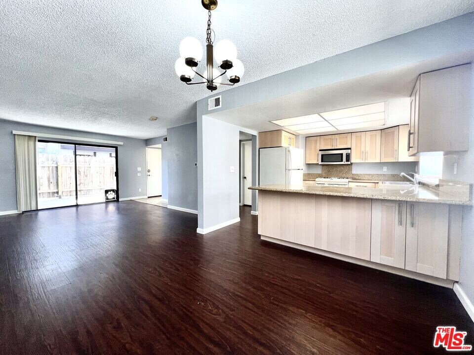 17057 S Vermont Ave in Gardena, CA - Building Photo