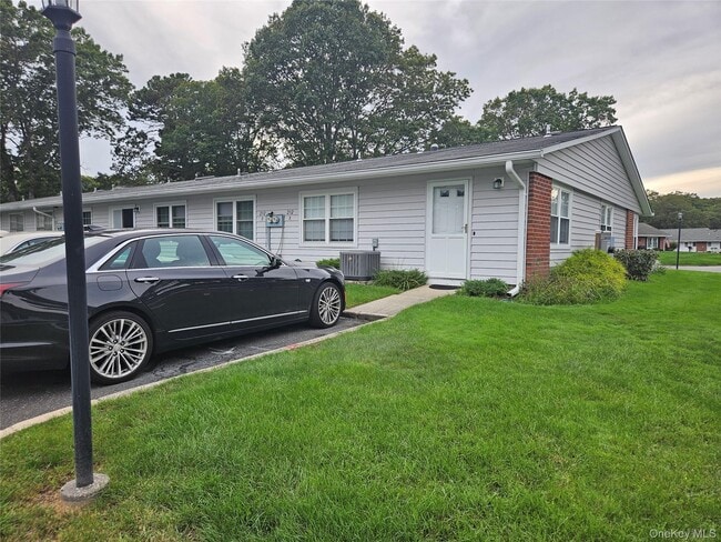 232 Blackpool Ct in Ridge, NY - Building Photo - Building Photo