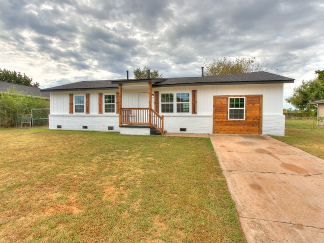 8308 NE 33rd St in Spencer, OK - Foto de edificio - Building Photo