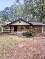 727 W Creek Cir in Monroe, GA - Building Photo
