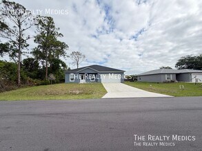 1325 Pavillion St NW in Palm Bay, FL - Building Photo - Building Photo
