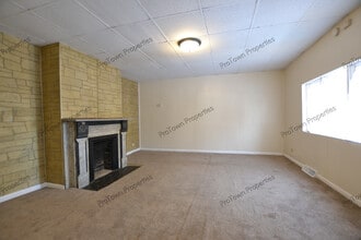 215 N Broadway St in Joliet, IL - Building Photo - Building Photo