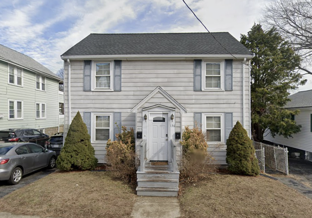 136 Burget Ave in Medford, MA - Foto de edificio