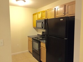 100 Sentinel Court in Manchester, NH - Building Photo - Building Photo