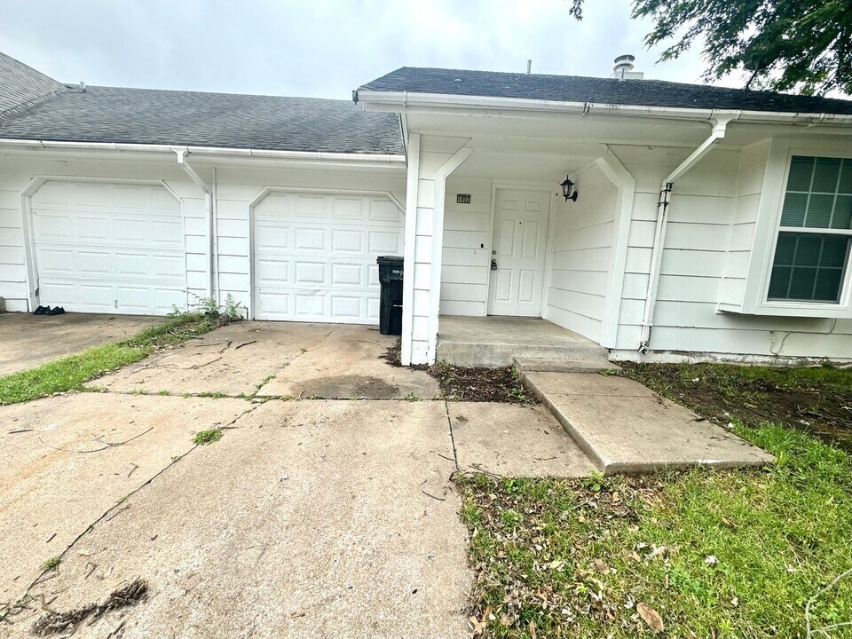1403 W Madison St in Broken Arrow, OK - Foto de edificio